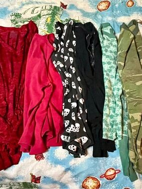 Vintage Cold Weather Layering Essentials Bundle - 6 Long Sleeve Printed Tops